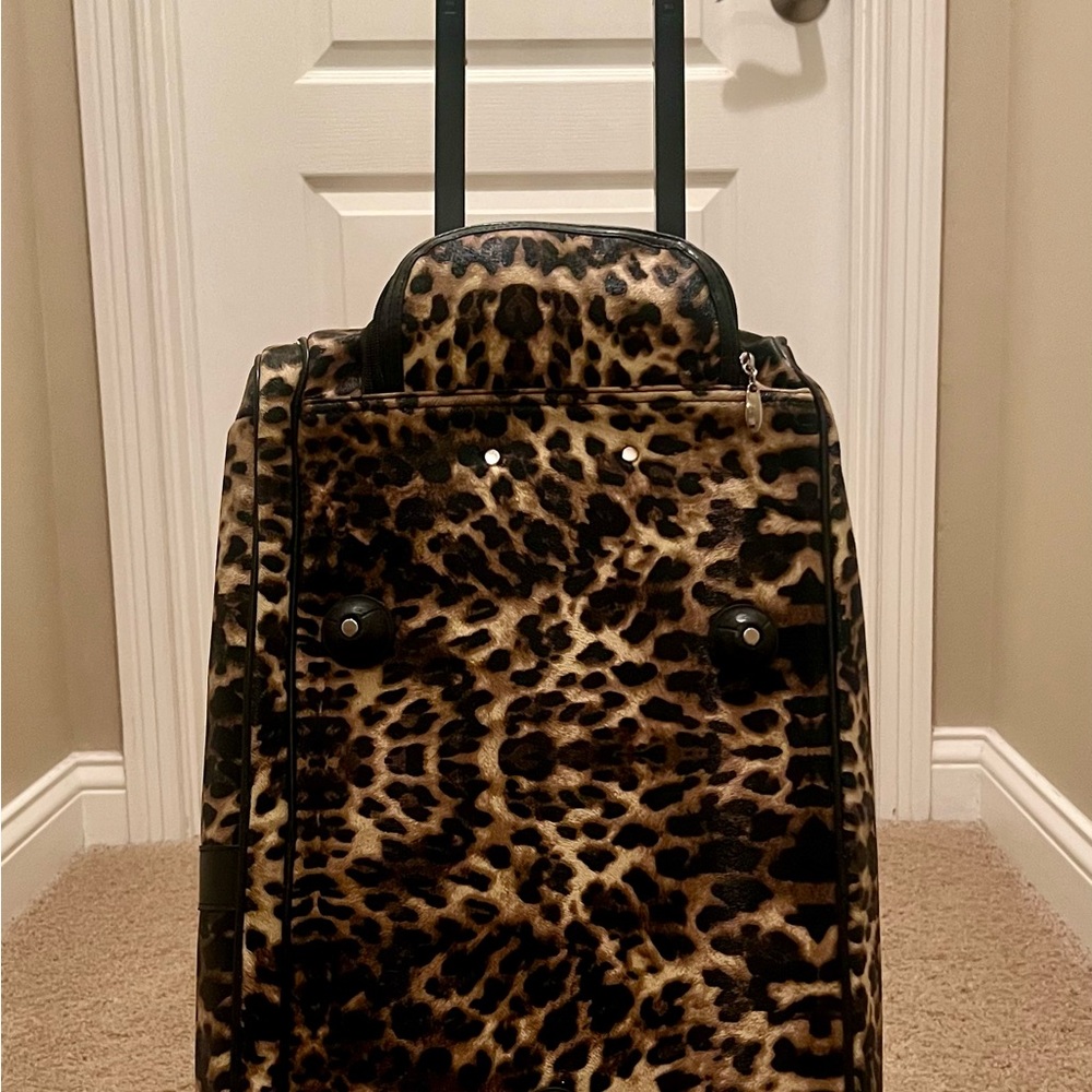 Stunning Leopard Luggage set, wheeled weekender bag, with 2 makeup bags, - Picture 5 of 8